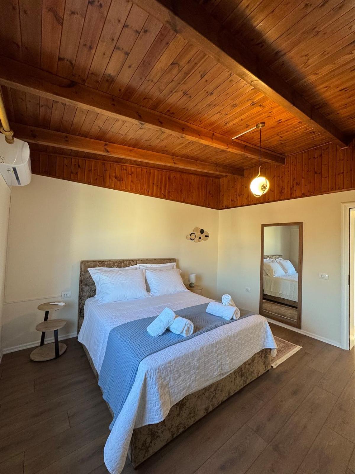 Ados Loft Center *
